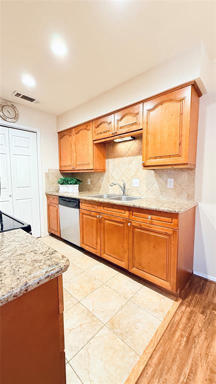 Cedar Creek Twnhms - Residential