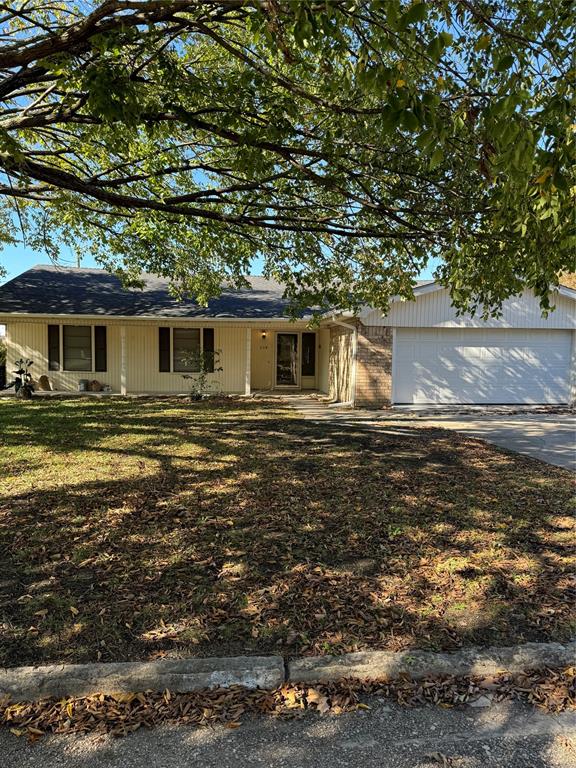 Beautiful 4 bedroom, 3 bath home in a great location in Van Alstyne. Large living room with a wood burning fireplace, open to large dining room.  Cute breakfast nook with a spacious kitchen with utility room attached. Large bedrooms. Fenced backyard.