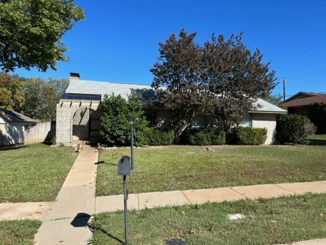 Clean and comfortable 3 bedroom on quiet cul-de-sac street.  Owner would prefer a lease through Feb or March 2025 which locks in the rate longer for the tenant!  Win Win!  New carpet being installed throughout!