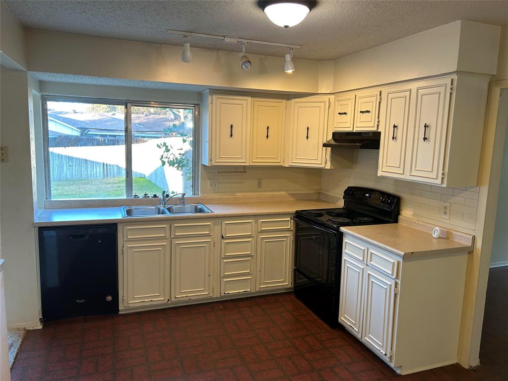Ridgewood Third Sec - Residential Lease