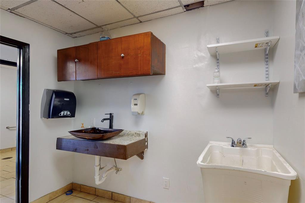 Pecan Oaks Sc Beltline-Guthrie - Commercial Lease