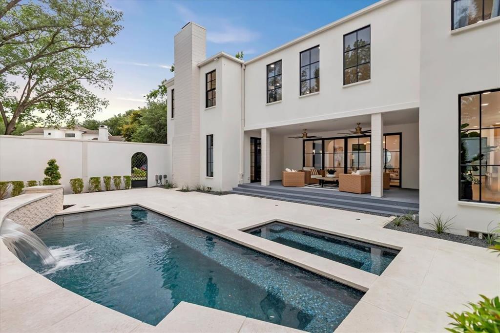 Versailles Pkwy Rev - Residential