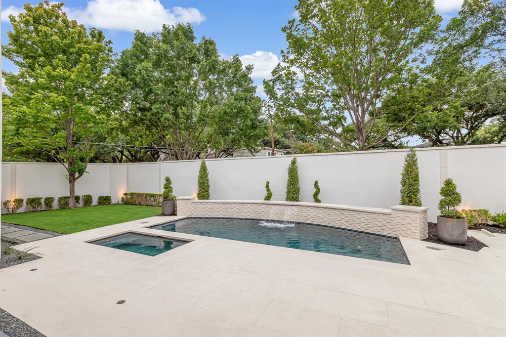Versailles Pkwy Rev - Residential