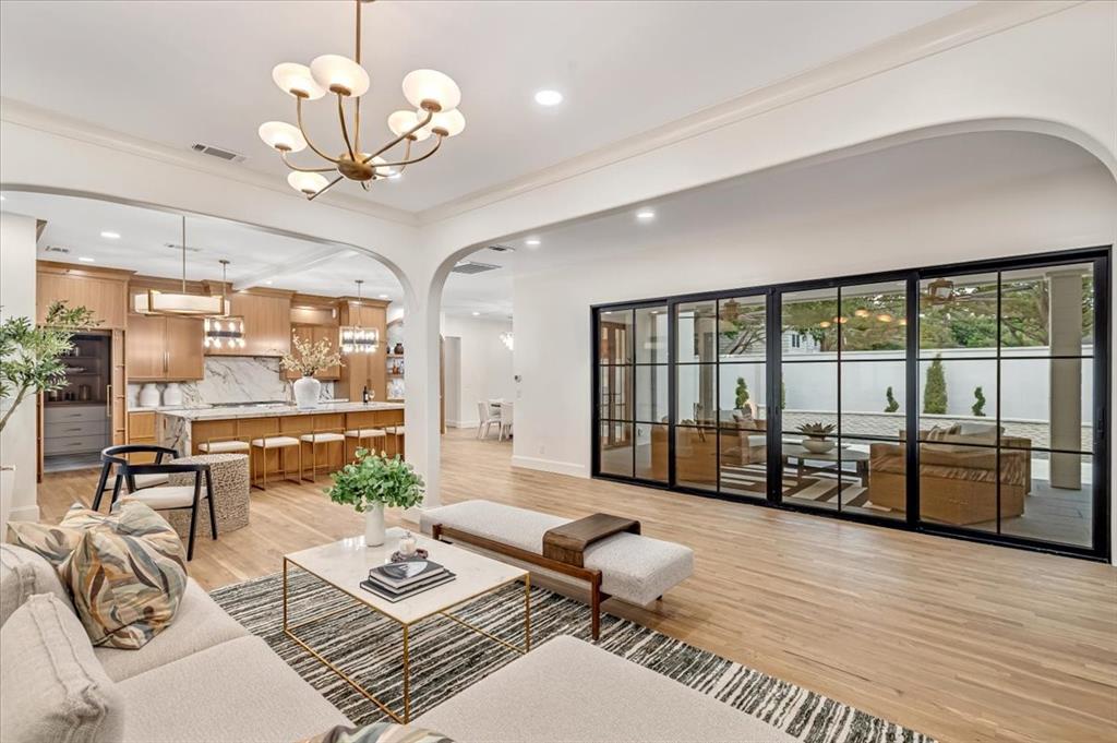 Versailles Pkwy Rev - Residential