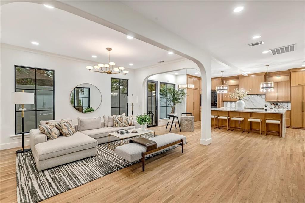 Versailles Pkwy Rev - Residential