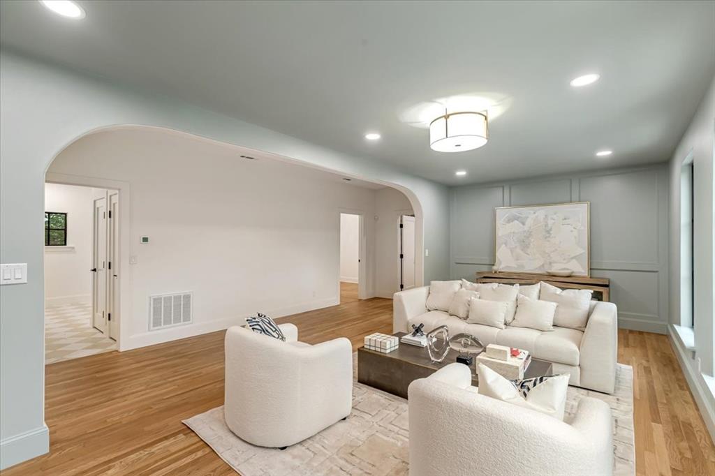 Versailles Pkwy Rev - Residential