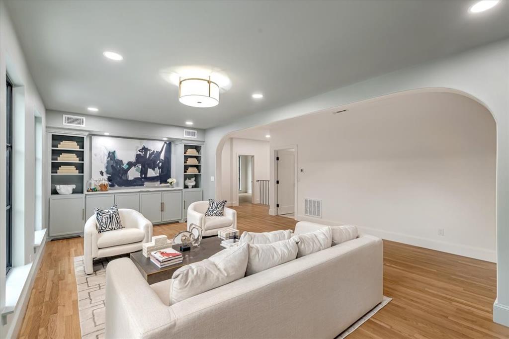 Versailles Pkwy Rev - Residential