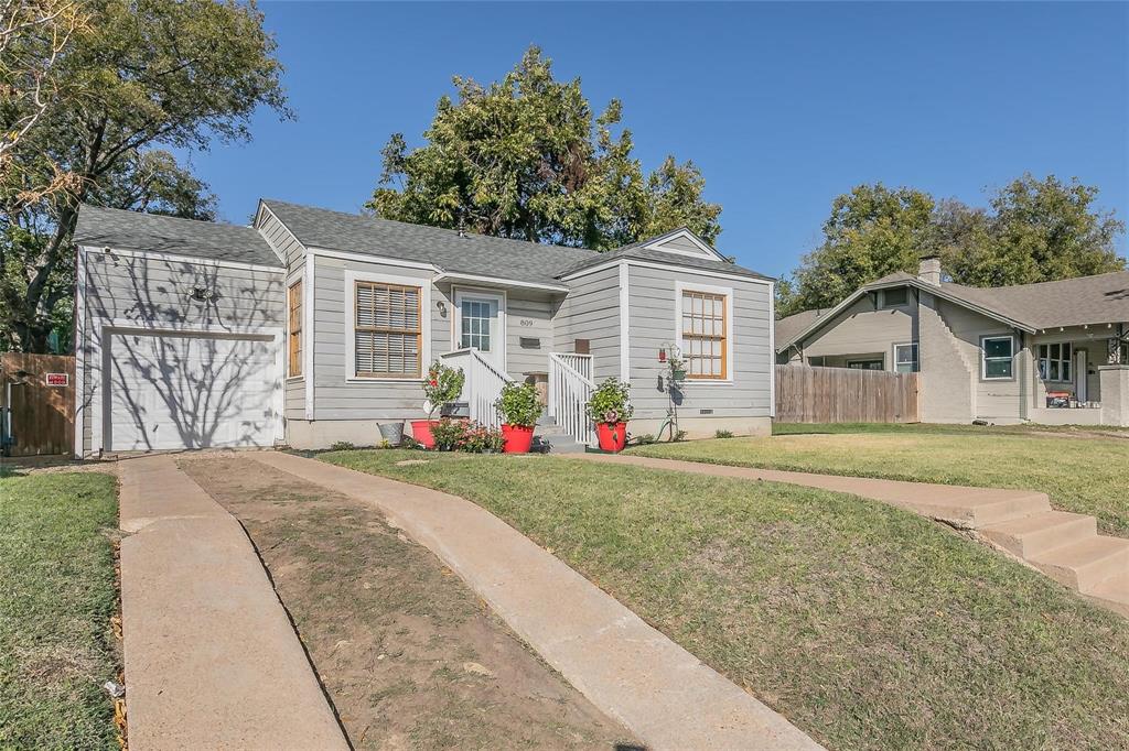 This is a great opportunity for a first time homebuyer or investor looking for a great deal.  Noice home with tons of upside and potential sitting on a large lot.  Close to downtown and easy highway access.  Call for more details and to schedule your showing.