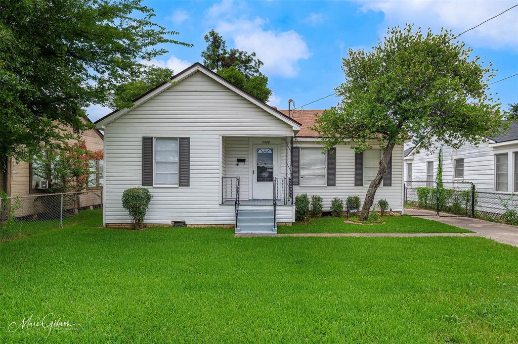 BOSSIER BEAUTY on BROADWAY at 2320......Gleaming hardwood floors, -0- carpet here.... kitchen was gutted started with all new cabinets and updated with quartz counter tops, subway tile backsplash and stainless appliances. Amazing tongue and grooved white washed ceiling in kitchen and living room. Spacious deck and manicured landscaping with a generous detached garage. There's nothing to do hear , so get packing. Owner agent.