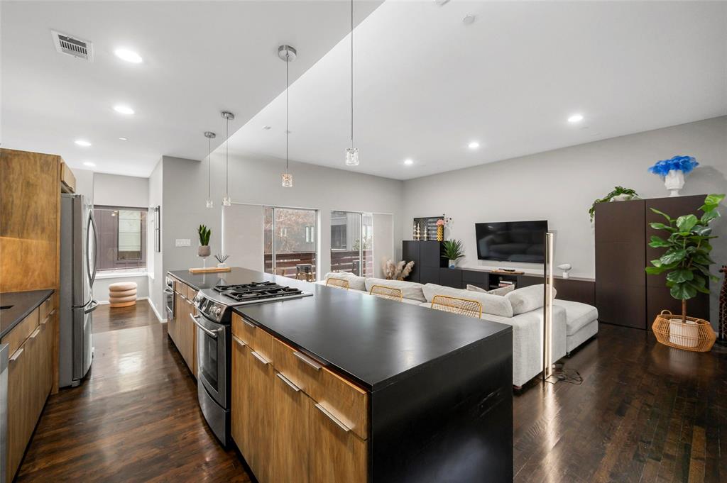 5205 Capital Condos - Residential