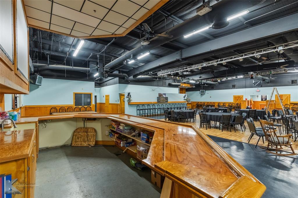Mc Phail - Commercial Sale