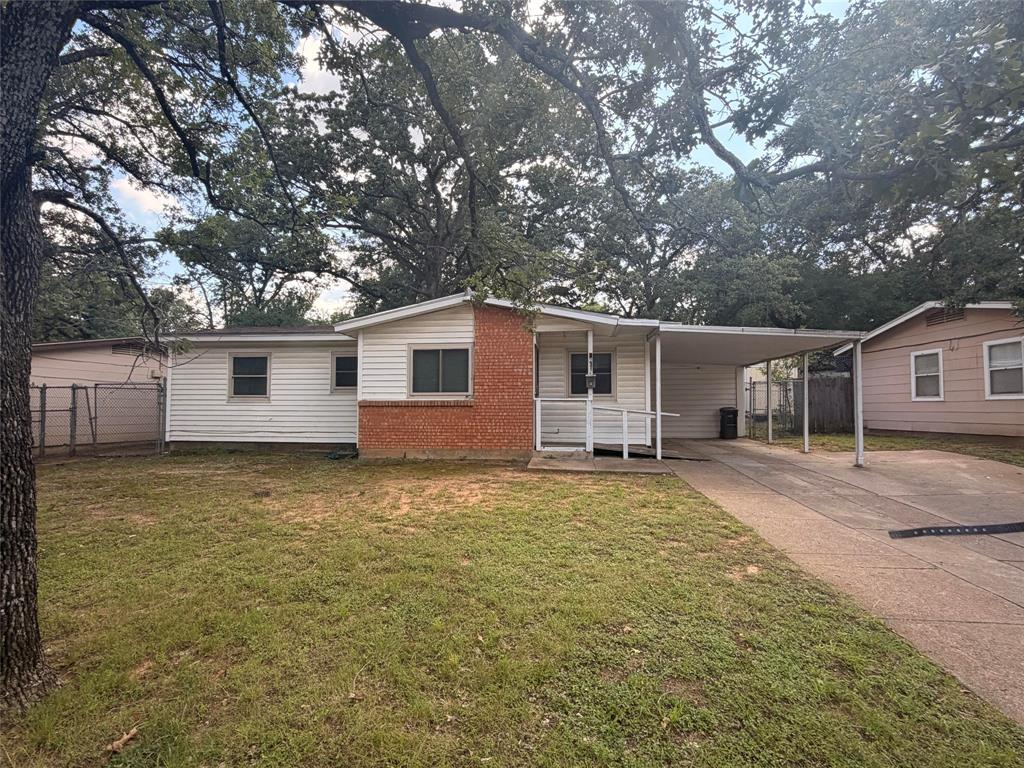 Great investment opportunity in an established neighborhood. Solid foundation and a functional layout with potential to add square footage and increase value. Whether you’re looking for a buy-and-hold rental or a value-add project, this property holds multiple exit strategies.

- Solid Foundation

-Clean Title

- Perfect Buy and hold rental

-Potential to Add Square Footage & Increase Value

-Excellent Fix & Flip Opportunity