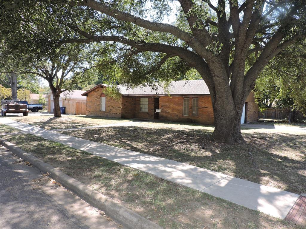 Opportunity Knocks in Burleson!

Welcome to 629 NW Sandra Lane, a charming single-story home situated on a spacious corner lot in an established Burleson neighborhood. Featuring 3 bedrooms, 2 bathrooms, and approximately 1,390 square feet, this property offers a functional layout with vaulted ceilings that create an open, airy feel throughout the main living area.

The home's solid floor plan provides the perfect canvas for your personal updates and design ideas. Whether you're a first-time homebuyer looking to build equity, an investor seeking your next project, or someone searching for a home to make your own, this property is full of potential.

Step outside to enjoy the generous fenced backyard.