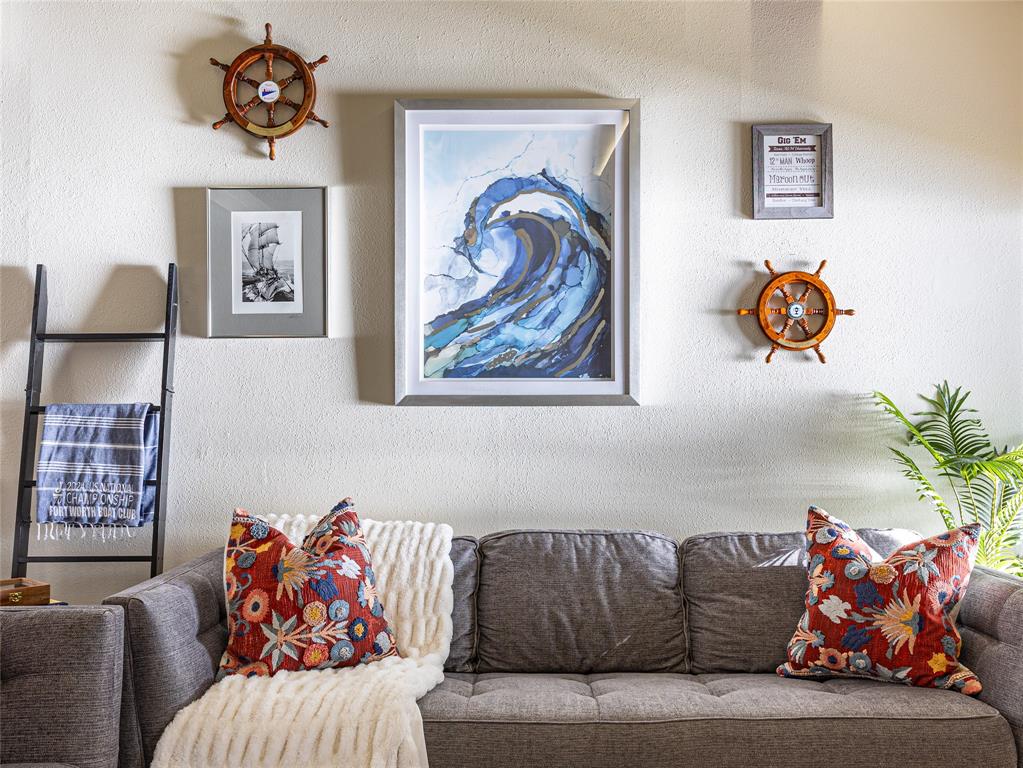 Chart House Condo The - Residential