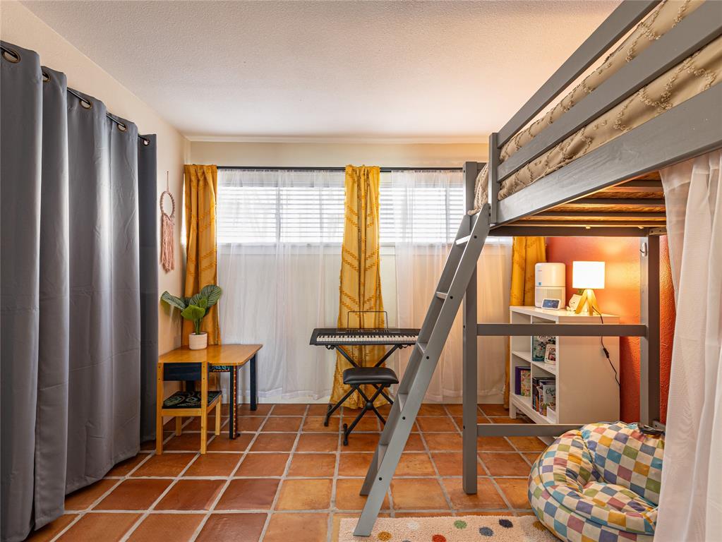 Chart House Condo The - Residential