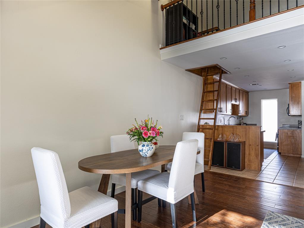 Chart House Condo The - Residential