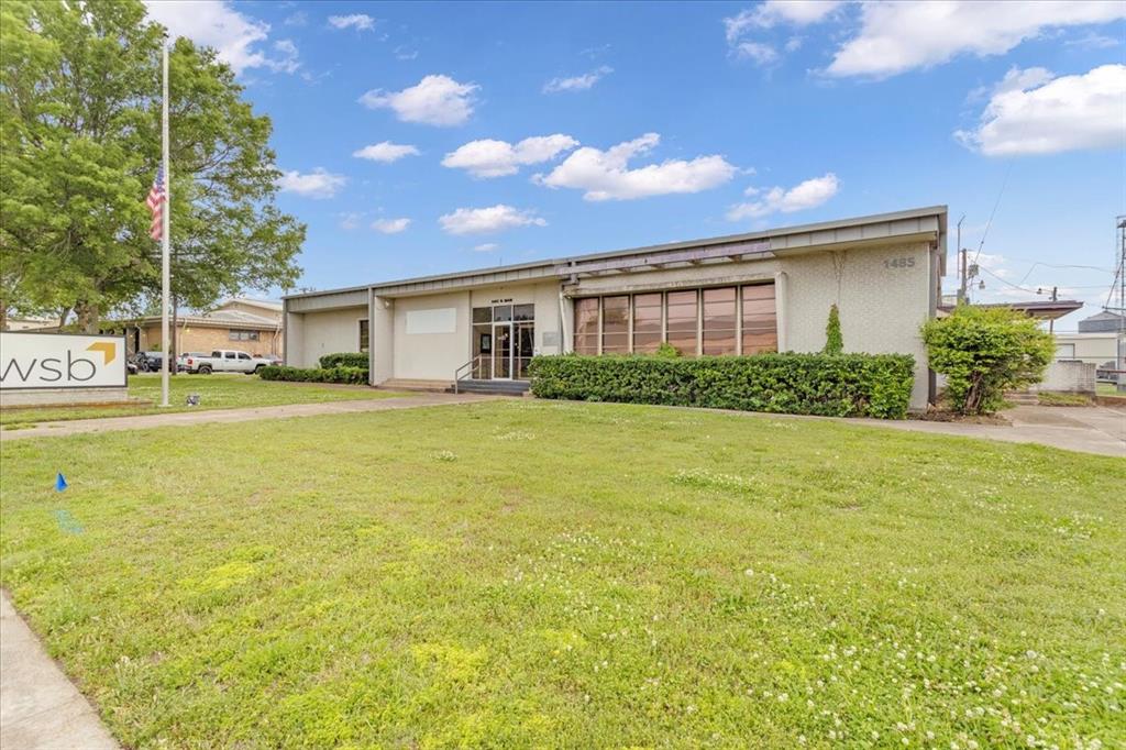 This property presents over 11,000 square feet of exceptional opportunity, situated on a 1.25-acre corner lot that was formerly the headquarters of Lamar Electric Co-op. Its design accommodates a variety of operational needs and uses. Located along North Main, a four-lane major thoroughfare in Paris, Texas, the site benefits from excellent accessibility, visibility, and exposure.
The main area features a diverse array of office spaces, a reception area, a break room, a conference room, and a secure safe room housed within a concrete vault. At the rear of the building, there is currently a workshop with 12-foot ceilings, shipping and handling docks, as well as a laboratory for an engineering firm. The facility includes five bay doors, both inside and outside docks, and multiple entry points connected by concrete sidewalks.
The property offers ample paved parking on both sides and at the rear, with additional space available for future parking in the front, if needed. It is also equipped with a backup generator. Given its location, size, and layout, this property holds immense potential and possibilities, making it an attractive investment opportunity.