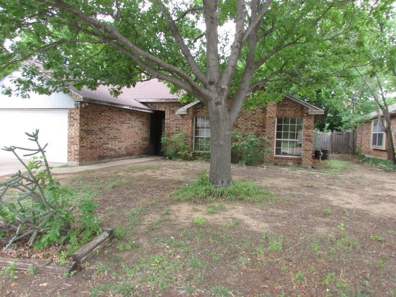 Home is vacant, and in need of repairs to be livable. Home flooded and ruined most floorings, so they have been removed. 

Home sat vacant for a while, and squirrels entered the property and caused damage. 

Home could be a great home for someone who can do their own repairs. Priced $50,000 below Market value, 

Nice 12' X 20' Workshop-Storage building in back yard.
