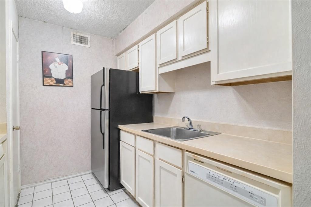 Oakhollow Condo - Residential