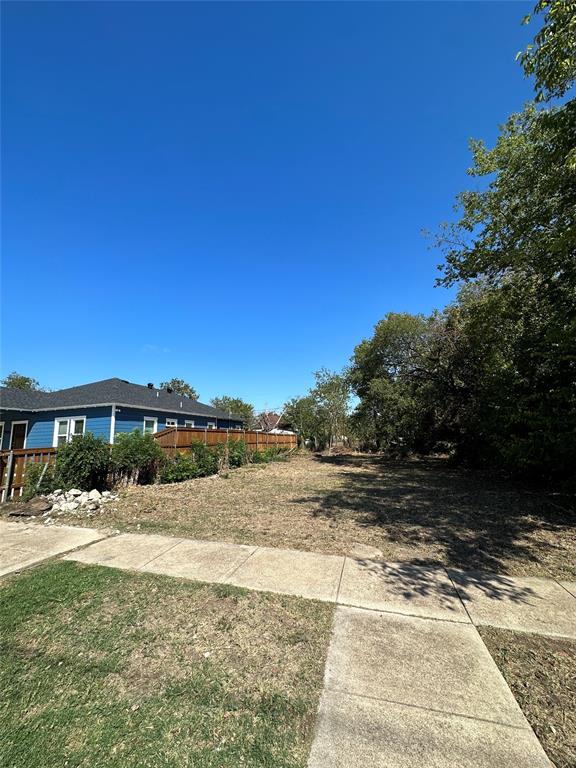 This interior lot is ready for new construction! Great investment opportunity with 50 feet of frontage and with close proximity to downtown Fort Worth