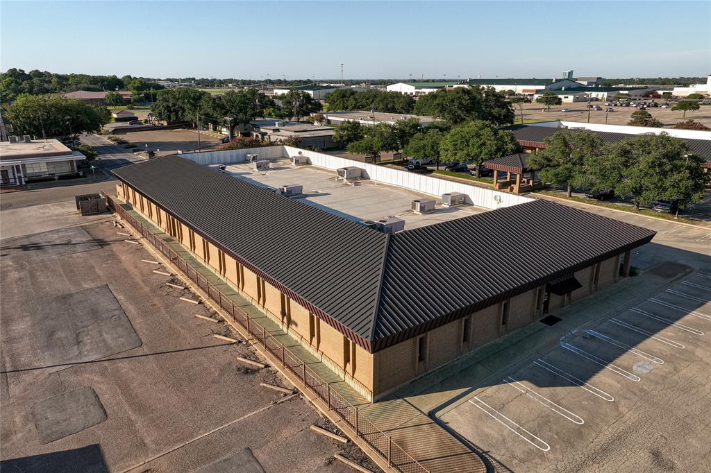 Lake Air Center - Commercial Sale