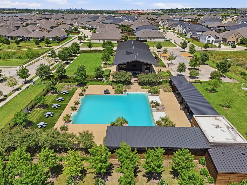 Tavolo Park Ph 4 - Residential