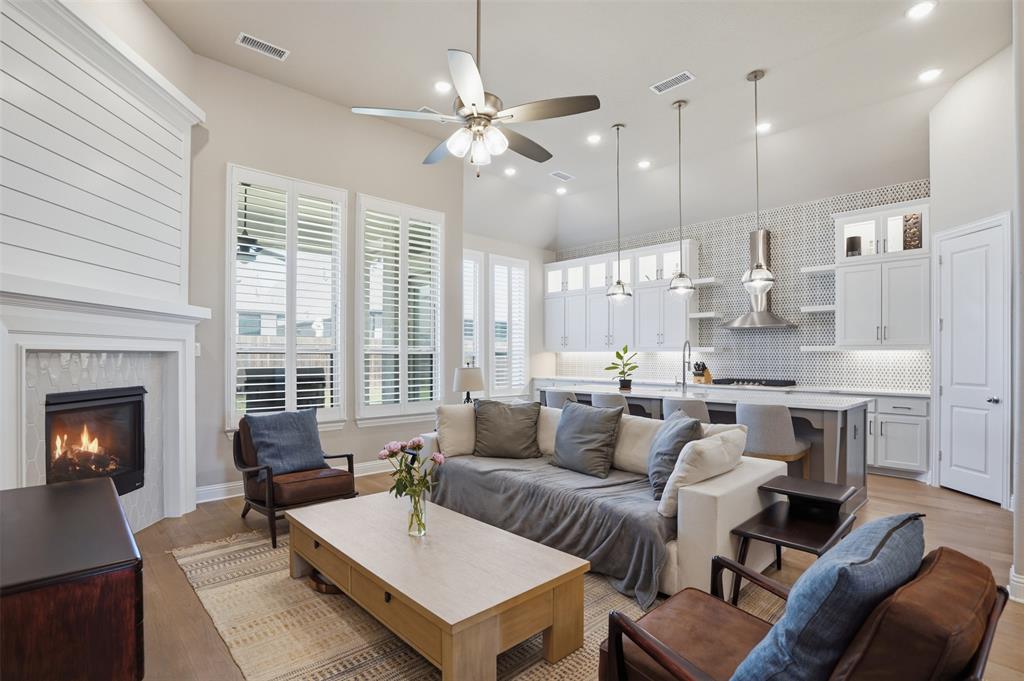 Tavolo Park Ph 4 - Residential