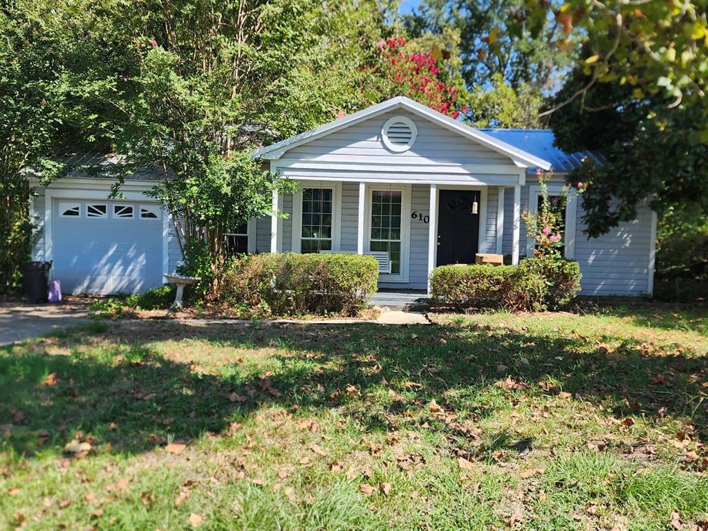 CUTE COTTAGE HOME IN QUIET NEIGHBORHOOD, WAITING ON YOU TO LOVE IT AS IT DESERVES, ORIGINAL
HARD WOOD FLOORS GIVES THIS HOME CHARACTER THAT VERY FEW HOMES HAVE THESE DAYS. THE LARGE
BACK YARD OFFERS ROOM TO EXPAND AND HAVE A QUIET PLACE FOR YOUR FAMILY.
