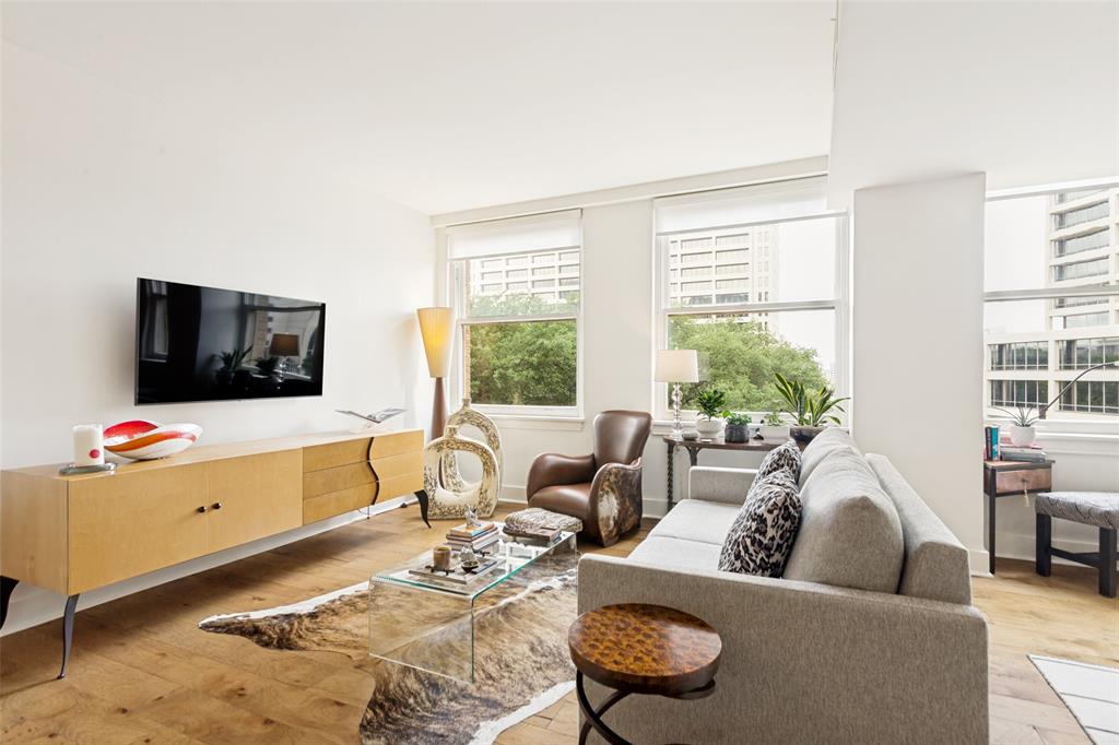 Neil P At Burnett Park Condo - Residential