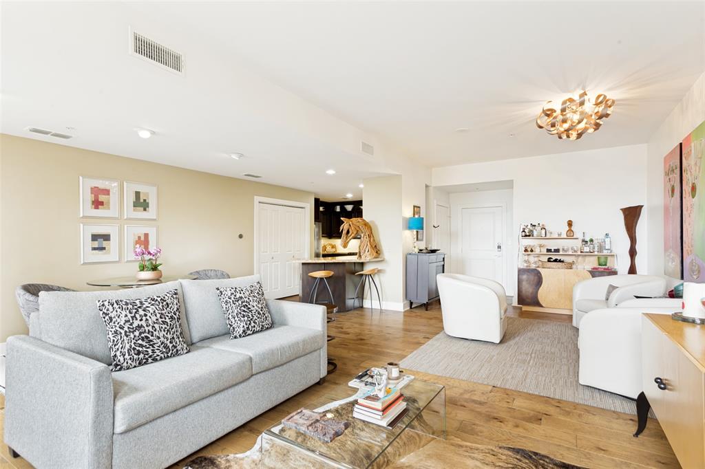 Neil P At Burnett Park Condo - Residential
