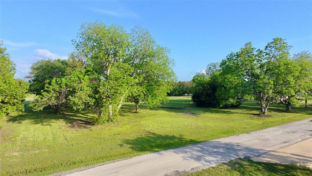 Beautiful Lake View Lot in Chambers Point – Build Your Dream Home!
Welcome to your future lake retreat in the sought-after Chambers Point community on Richland Chambers Lake! This spacious 0.63 acre lot offers stunning lake views, beautiful mature trees, and a peaceful setting nestled in a quiet cove - the perfect backdrop to bring your dream home to life. With a water meter already installed, you’re one step closer to making your vision a reality.
Enjoy gentle breezes off the water and take advantage of the private neighborhood boat ramp, giving you easy access to boating, fishing, and lakeside relaxation anytime. The community maintains a minimum build requirement of 1,600 square feet, helping preserve the charm and quality of the neighborhood.
Whether you're planning a weekend escape or a full-time residence, this lot offers both opportunity and lifestyle.
Don’t miss your chance to own a slice of lake life in one of Richland Chambers' most desirable neighborhoods!