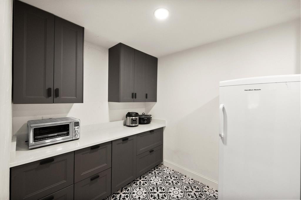 William Winn Abs 1660 - Residential