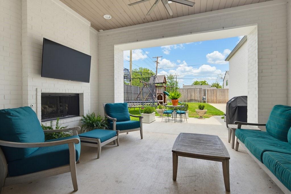 University Blvd Terrace - Residential