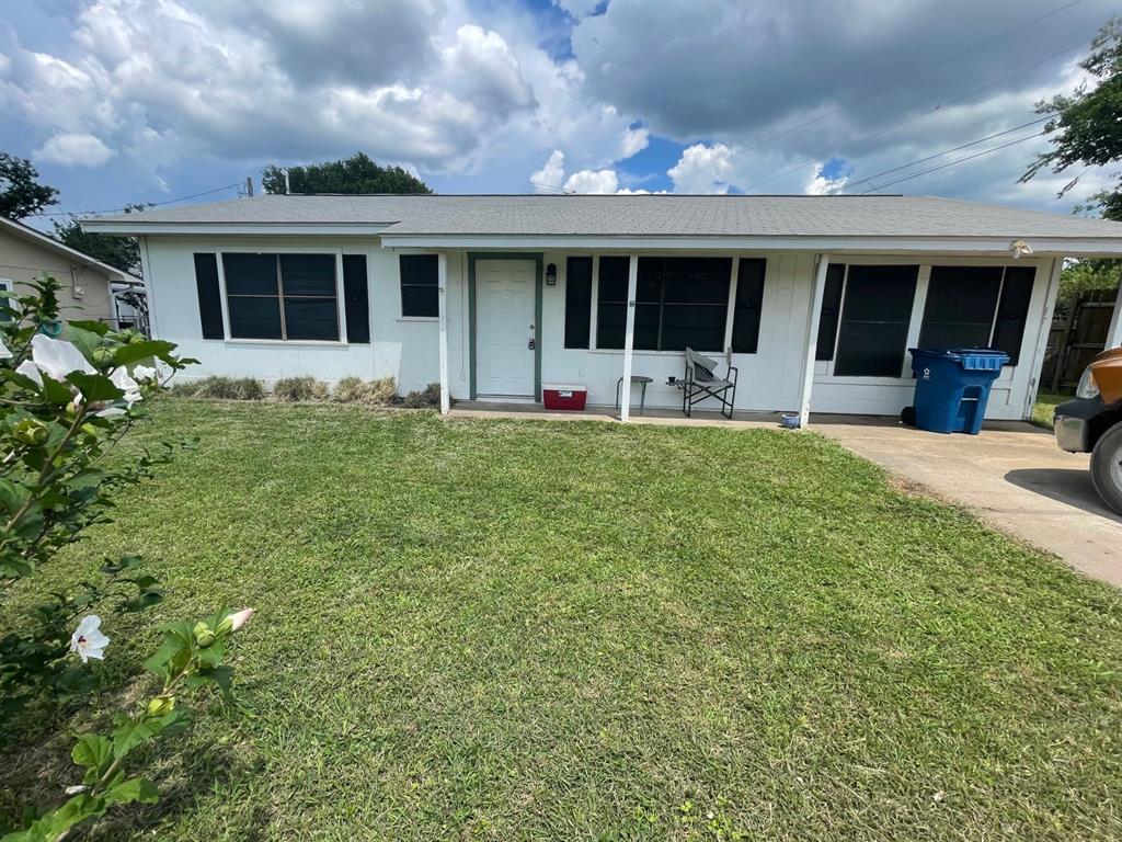 Give this home a good look. It is a comfortable, 2 bedroom, 1.5 bath home that sits in a great neighborhood near downtown Whitney. You will enjoy all the amenities that this lake town has to offer and still be only about 15 minutes from the lake itself.  This home features a large bonus room with built-in storage that offers numerous possibilities to the buyer such as a home office, another bedroom, craft room, it's up to you. There is a nice backyard that is already fenced and ready to enjoy friends and family. This property will make a great home or an investment property. SELLER IS MOTIVATED AND NEEDS TO SELL ASAP. SELLER IS NOT ABLE TO DO ANY REPAIRS. SELLING HOME AS IS. 

Buyer and buyers agent should verify all information and any pertinent details related to this property. All information is deemed to be reliable and accurate but should be verified by Buyer and buyer's agent.