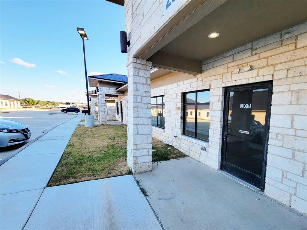 Mcarthur & Vista Rdg Commons C - Commercial Lease