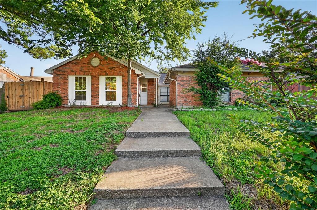 Move-in-ready Cedar Hill home with major interior updates, including a renovated kitchen, updated bathroom, new flooring, fresh paint, and updated fixtures throughout. The modernized finishes create a bright, cohesive interior with improved functionality and style. Conveniently located near shopping, dining, parks, and commuter routes.