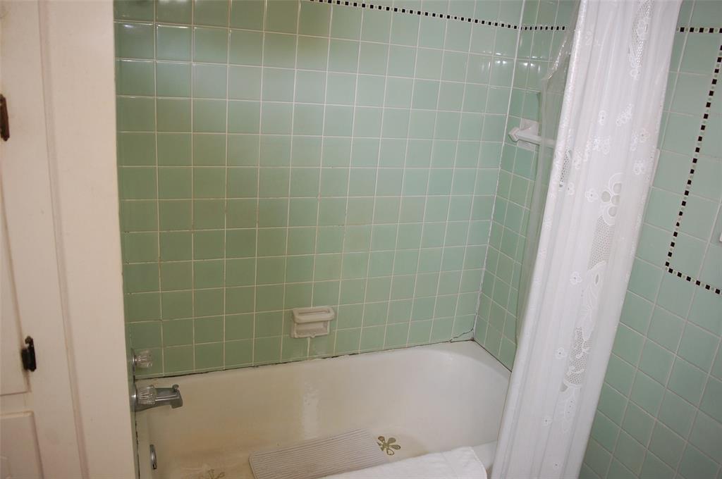 Querbes Sub - Commercial Sale