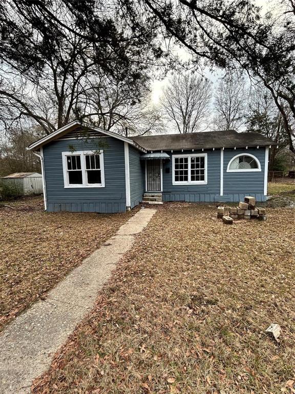 Currently tenant occupied. PLEASE DO NOT DISTURB THE TENANT without showing request. Investment Package Available with other homes! Please contact for additional details.  See Private Notes.