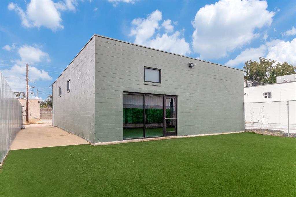 Hampton & Indust - Commercial Sale