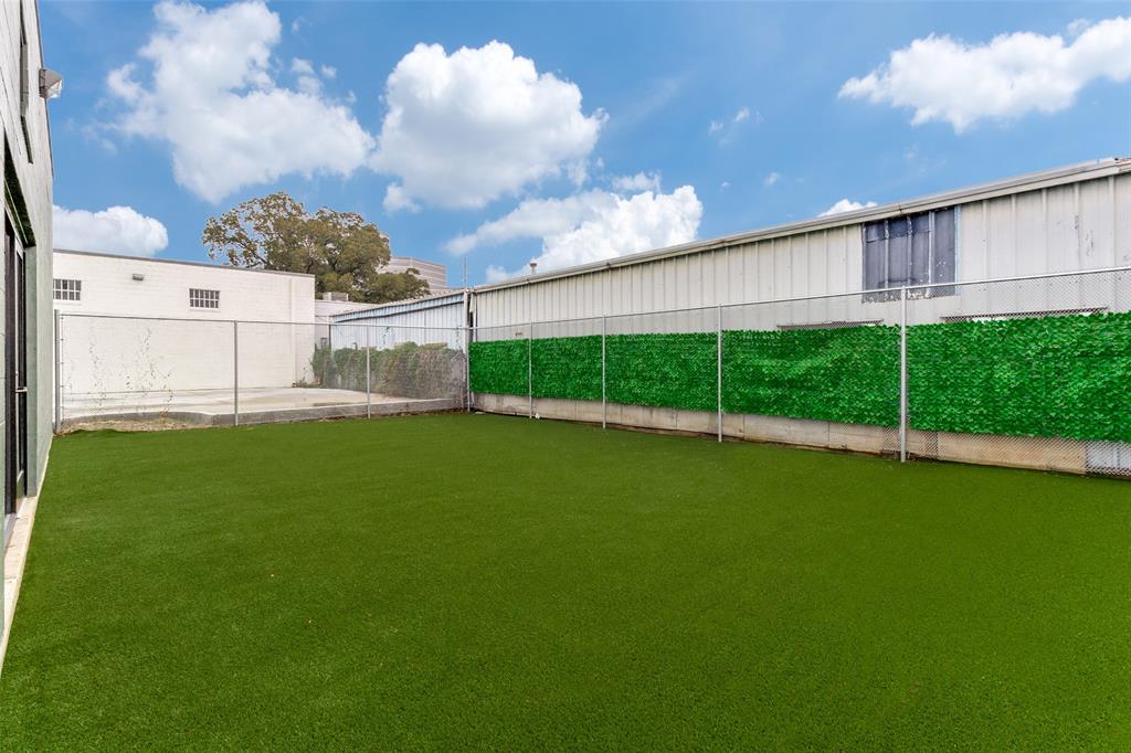 Hampton & Indust - Commercial Sale