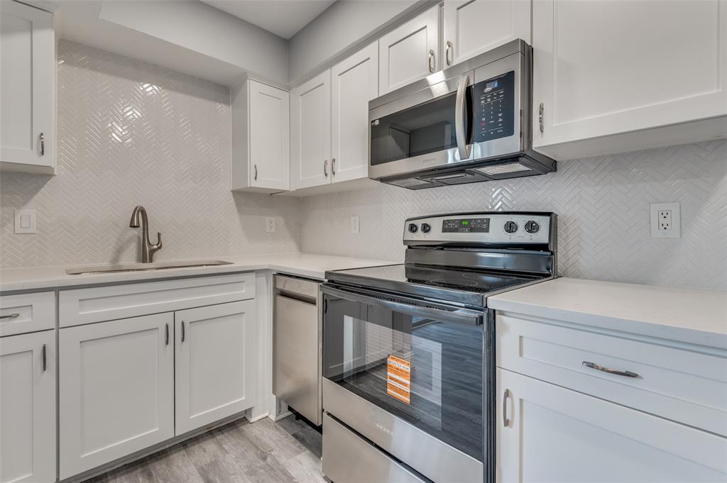 Les Chateaux Condo Bldg J - Residential