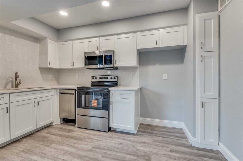 Les Chateaux Condo Bldg J - Residential