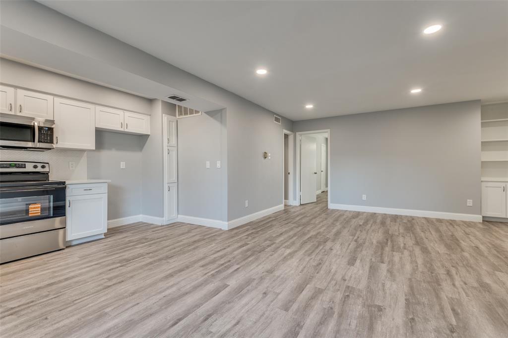 Les Chateaux Condo Bldg J - Residential