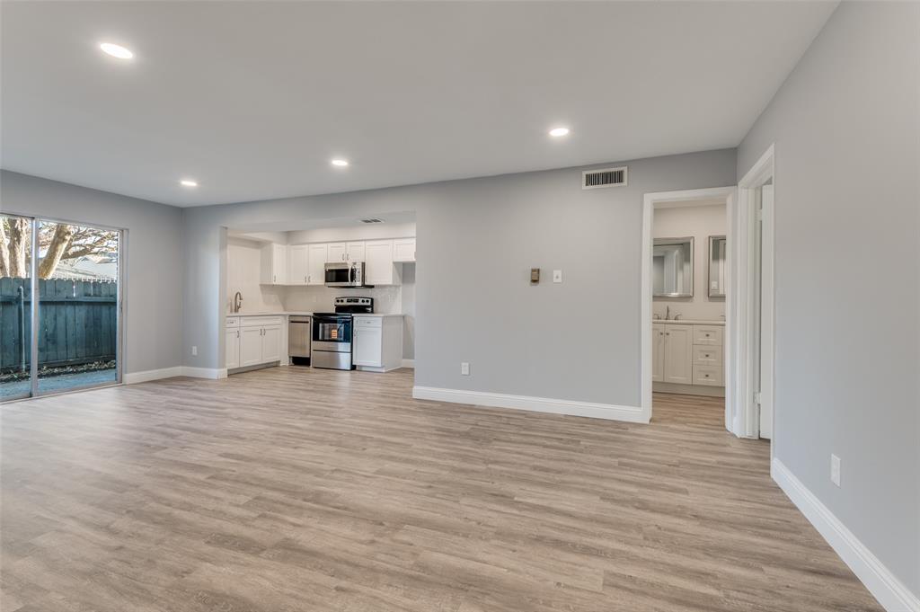 Les Chateaux Condo Bldg J - Residential