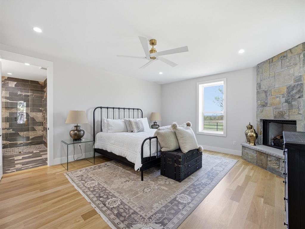 20 acs out of T&P RR - Residential