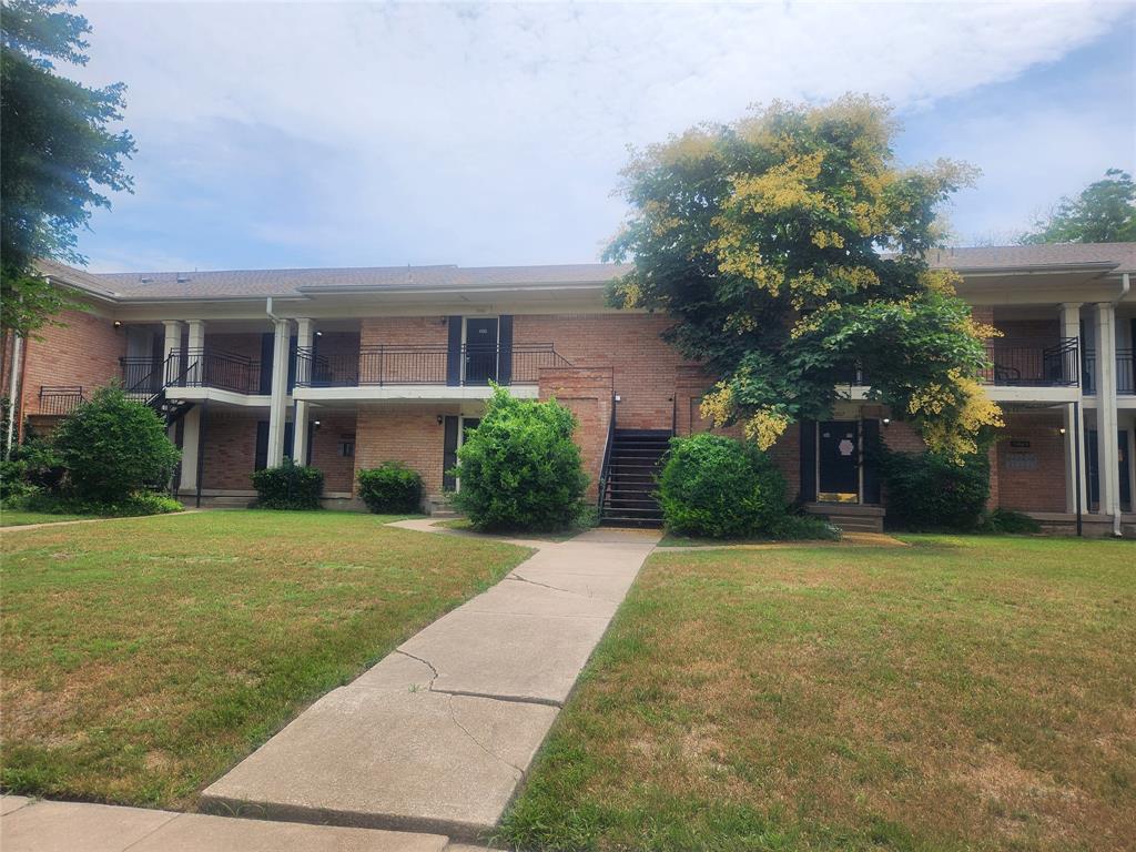 This small community offers extremely affordable pricing with some of the largest floor plans in the immediate area. The bus line is at the corner of Vickery and Ridglea. New management and HOA board with lots of improvements for the complex. This upstairs unit offers a large balcony. New windows. Easy access to highways, toll roads, shopping, dining, and entertainment.