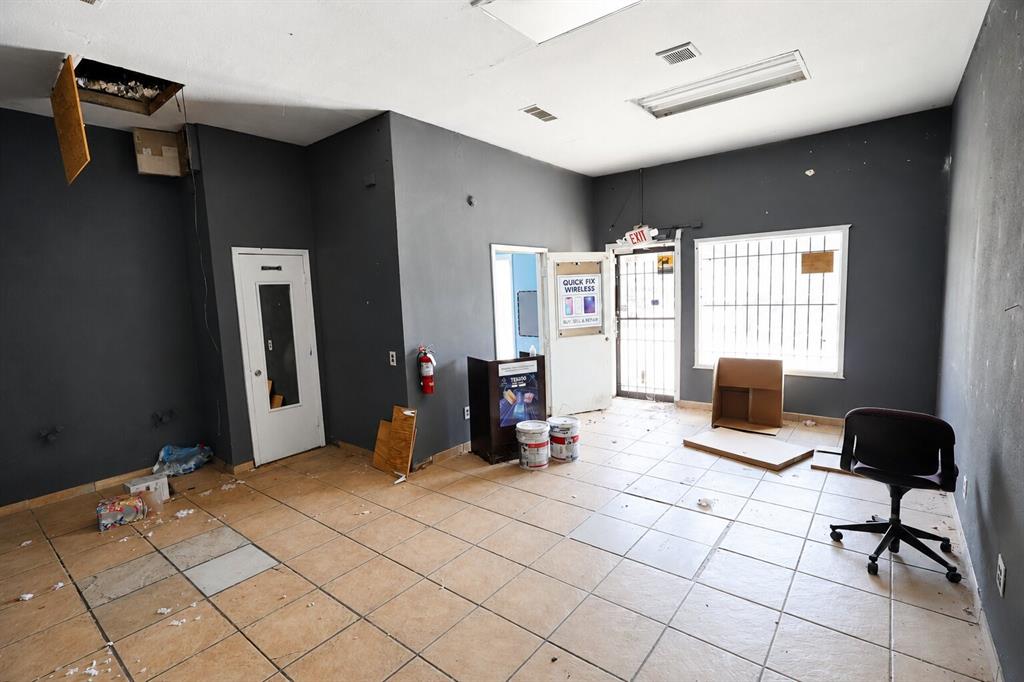 Lugo Add - Commercial Sale
