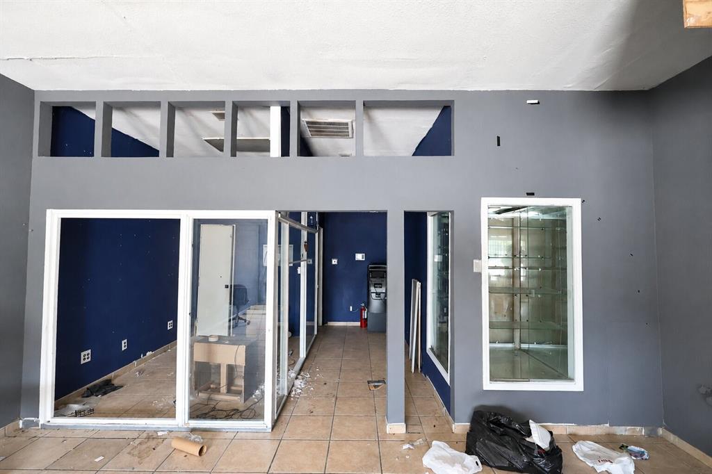 Lugo Add - Commercial Sale