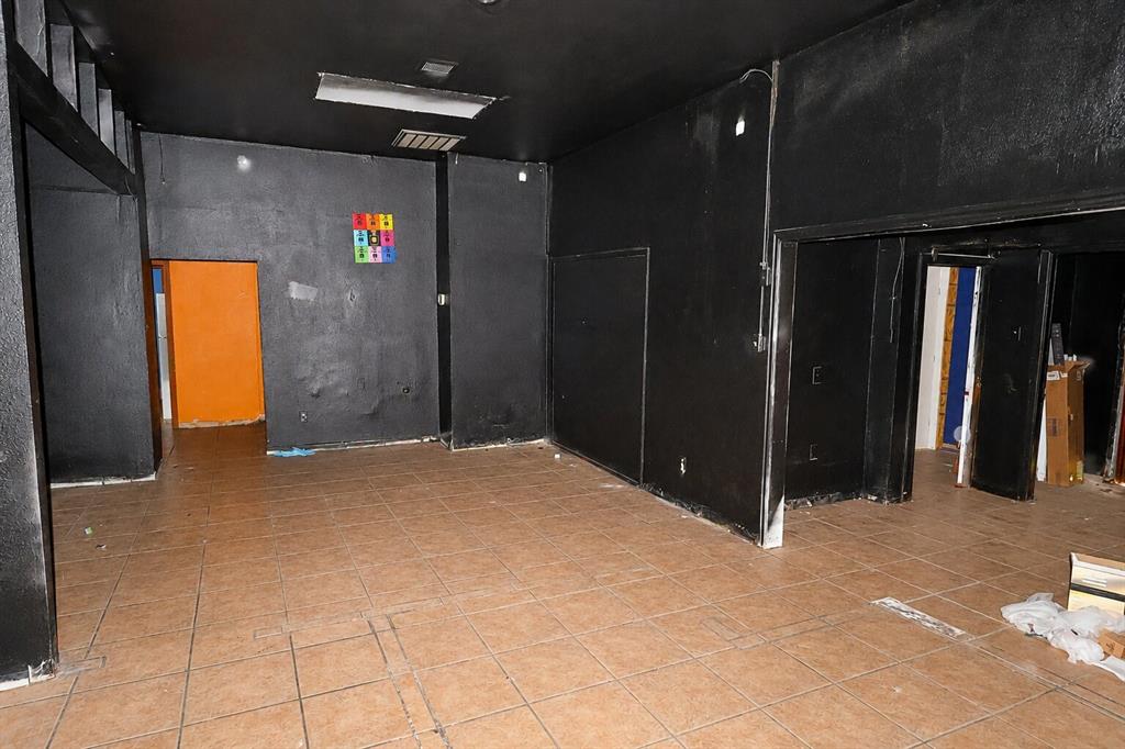 Lugo Add - Commercial Sale