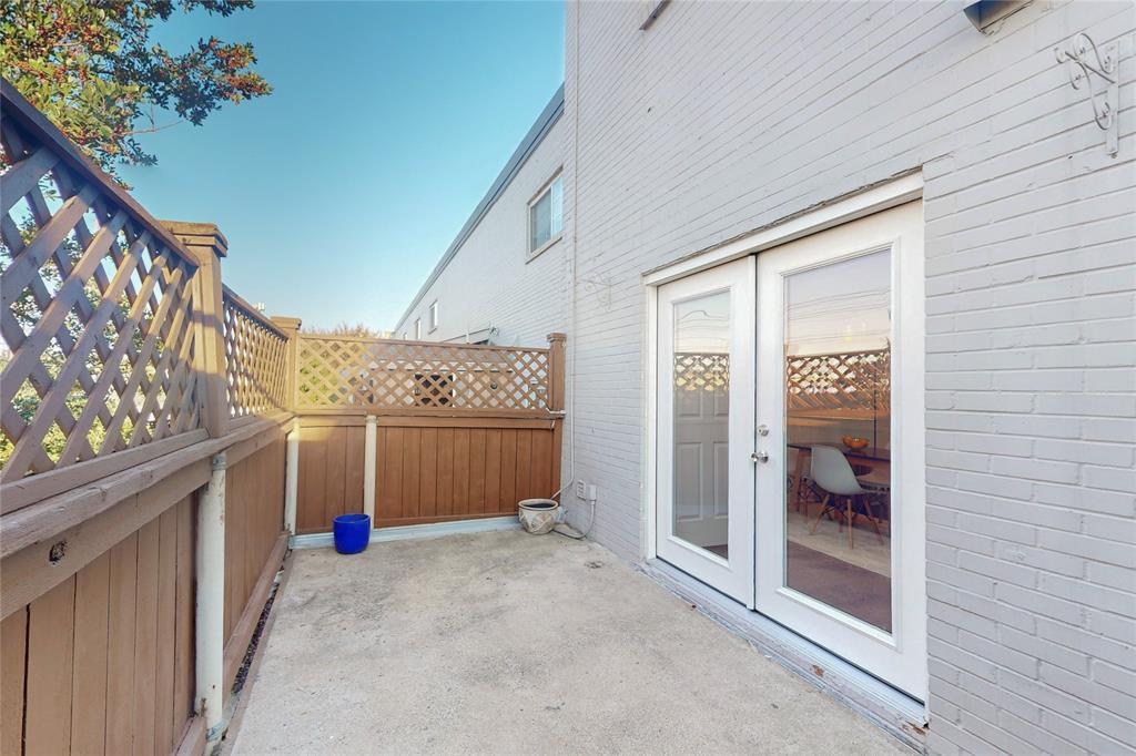 Royal Knoll Condos - Residential Lease